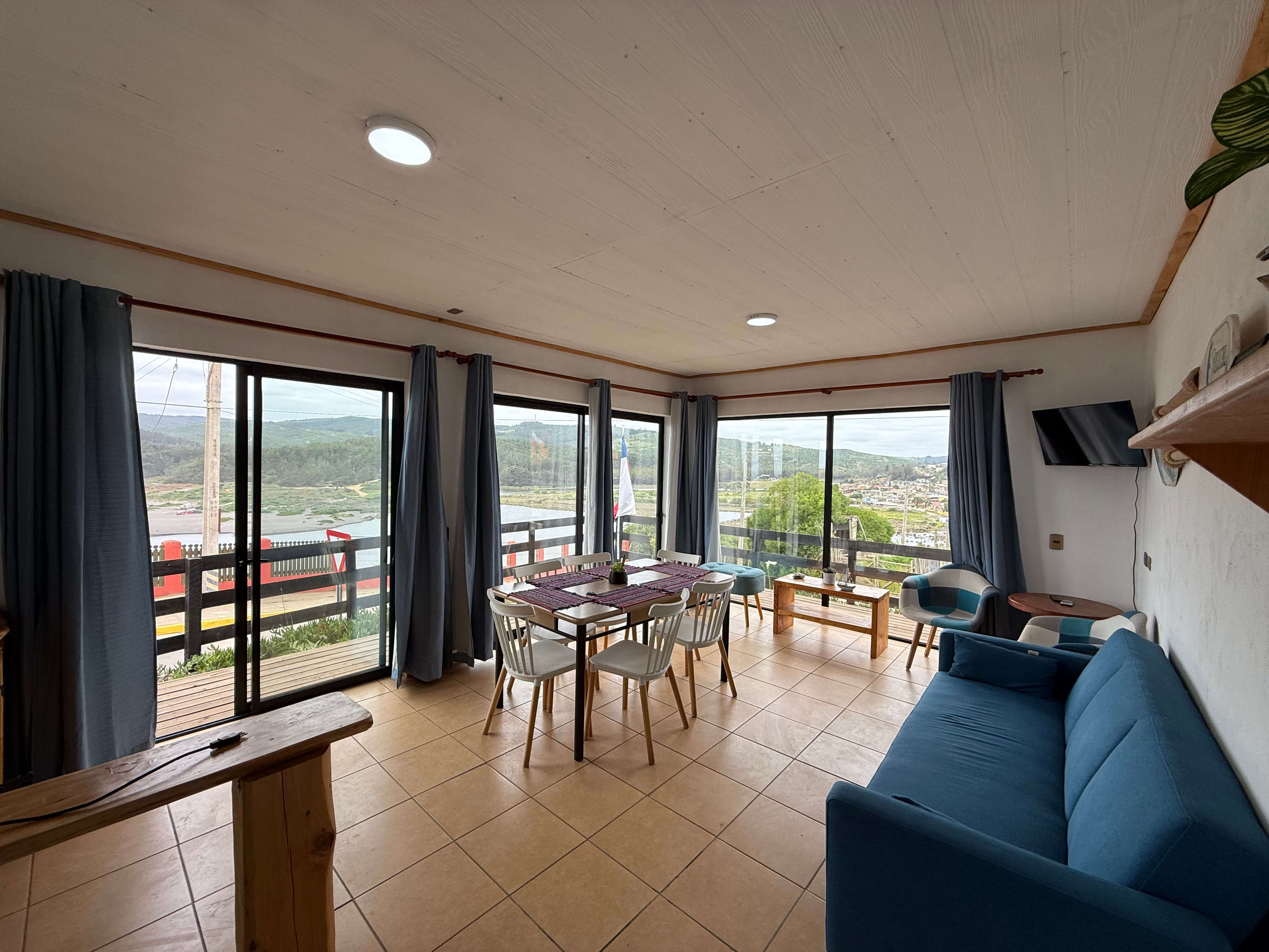 Cabaña 6 amplia con vista al mar.